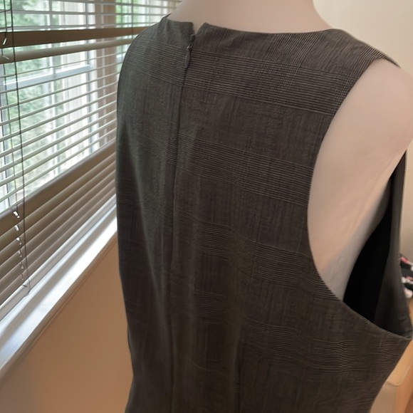 Gray suiting dress - Picture 3 of 4